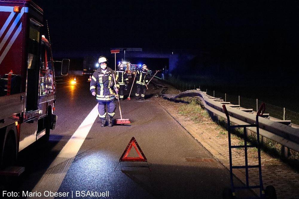 Pkw prallt auf der A8 bei Riedheim gegen die Leitplanke