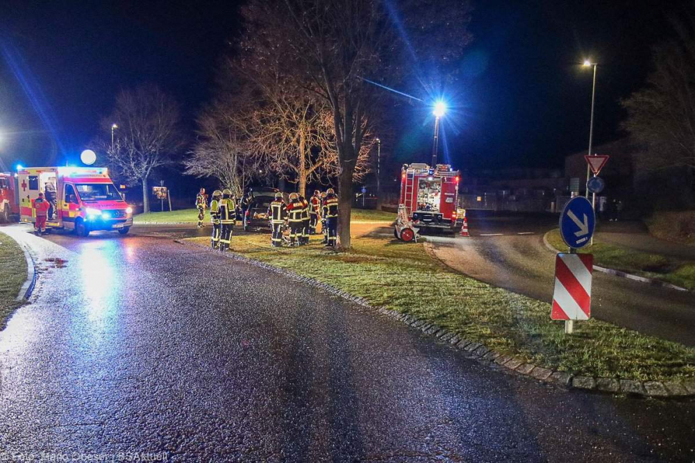 Ein ungewöhnlicher Verkehrsunfall ereignete sich am Samstagabend, den 7. Dezember 2024, in Jettingen-Scheppach.