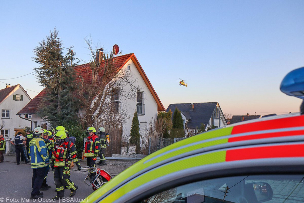 Am späten Mittwochnachmittag, den 5. März 2025, wurde der Rettungsdienst in die Donaustraße in Offingen alarmiert, nachdem eine Person kollabiert war. Vor Ort stellten die Einsatzkräfte Gasgeruch fest. Messgeräte schlugen an, woraufhin umgehend Großalarm ausgelöst wurde.