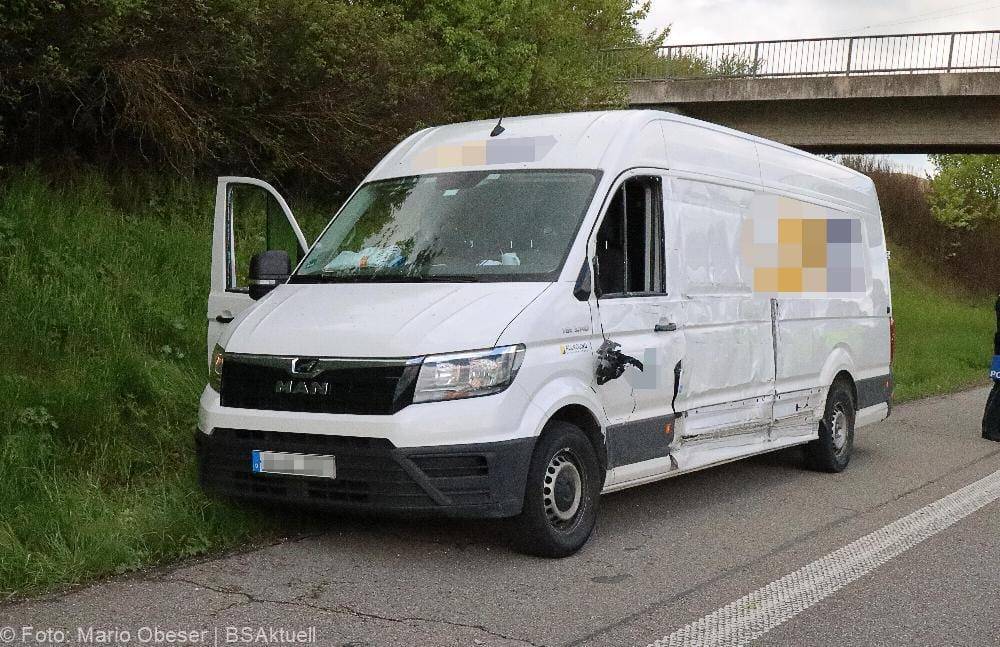 Unfall A8 Ulm-Juningen Sicherungsanhaenger 2505202