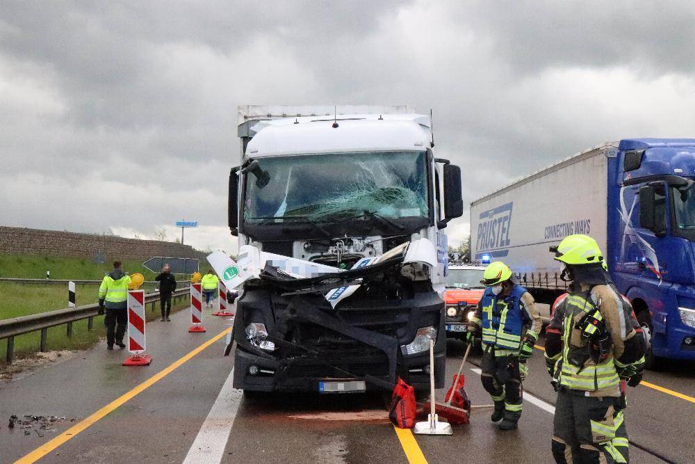 Auffahrunfall Lkw A8 Leipheim