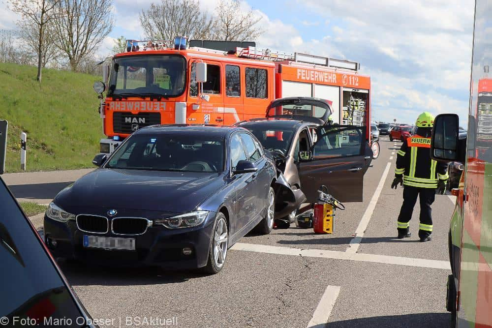 Zwei Fahrzeuge waren am heutigen Sonntagnachmittag, 23.04.2023, an einem Auffahrunfall an einer Kreuzung auf der Bundesstraße beteilig.
