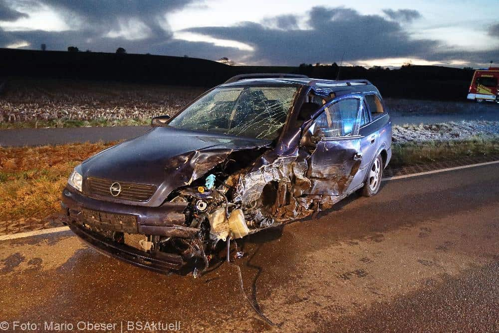 Am 10. November 2023 ereignete sich auf der Kreisstraße GZ 31 nahe Burgau ein schwerer Verkehrsunfall, der einen 79-jährigen Verkehrsteilnehmer schwer verletzte und erheblichen Sachschaden verursachte. Die genaue Unfallursache ist bisher ungeklärt.