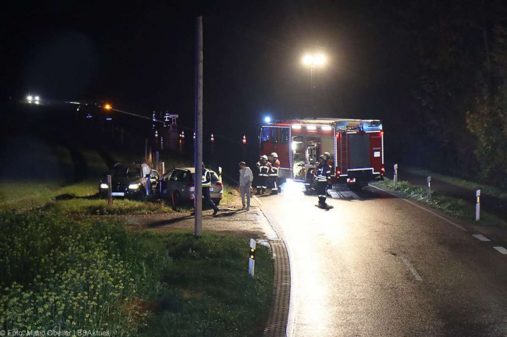 Am Dienstagabend, den 22. Oktober 2024, ereigneten sich kurz nach 21 Uhr auf der Kreisstraße GZ17, zwischen Jettingen und Goldbach, zwei aufeinanderfolgende Verkehrsunfälle.