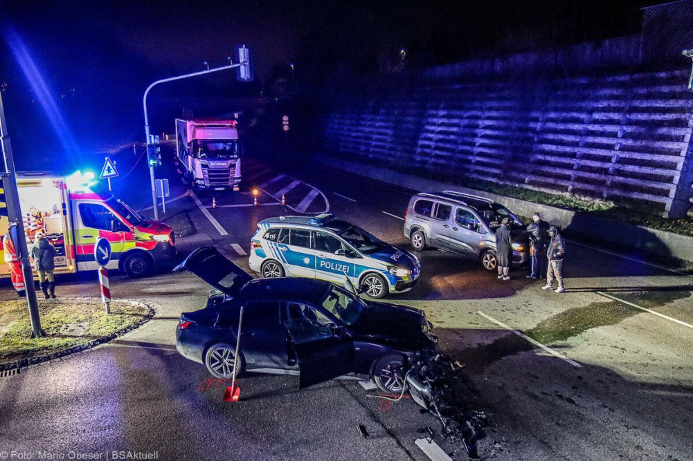 Am Dienstagabend, den 4. Februar 2025, ereignete sich gegen 17 Uhr ein Verkehrsunfall auf der Bundesstraße 16 bei Günzburg.