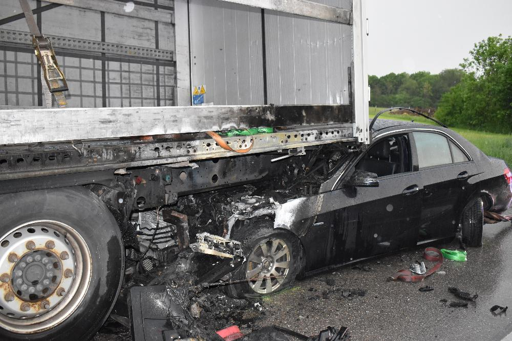 Unfall Türkheim Pkw Lkw 16052022
