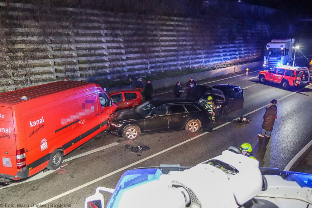 Am Dienstagabend, den 4. Februar 2025, ereignete sich gegen 17 Uhr ein Verkehrsunfall auf der Bundesstraße 16 bei Günzburg.