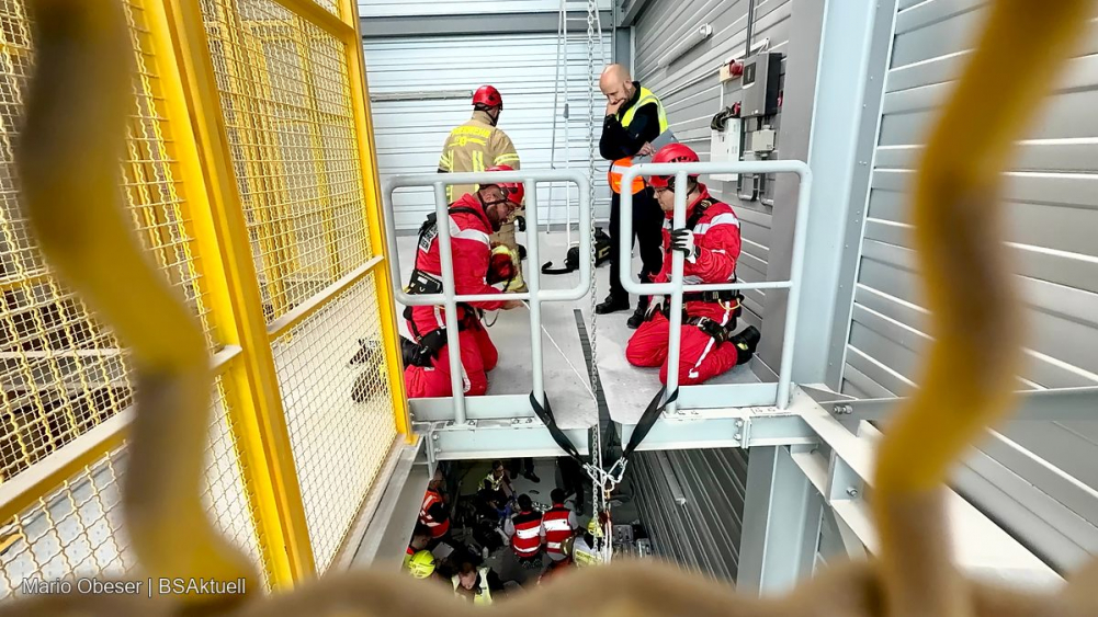 Übung Freiwillige Feuerwehr Ichenhausen und der Rettungsdienst 