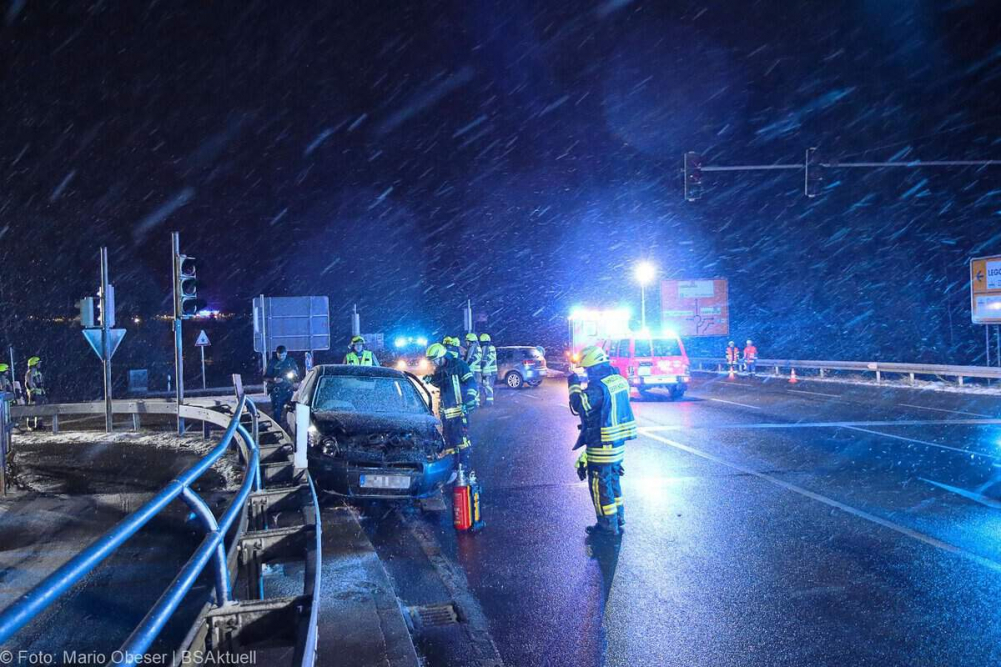 Am Freitag, den 22. November 2024, mussten Polizei und Rettungsdienste im Landkreis Günzburg zu mehreren Verkehrsunfällen ausrücken. Insgesamt fünf Vorfälle beschäftigten die Verkehrspolizei und die Polizeiinspektion Günzburg.