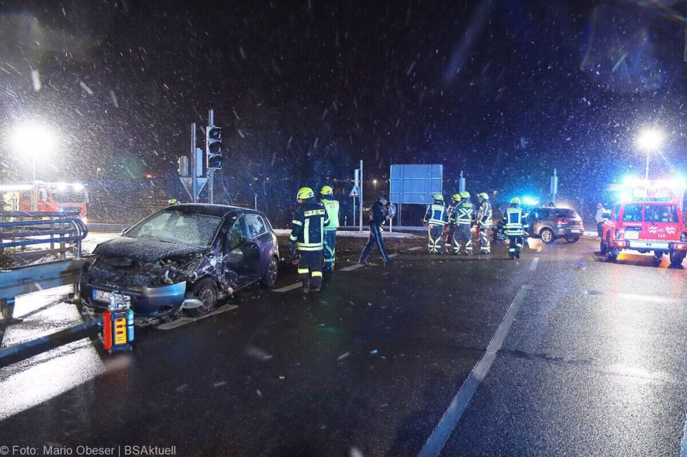 Am Freitag, den 22. November 2024, mussten Polizei und Rettungsdienste im Landkreis Günzburg zu mehreren Verkehrsunfällen ausrücken. Insgesamt fünf Vorfälle beschäftigten die Verkehrspolizei und die Polizeiinspektion Günzburg.
