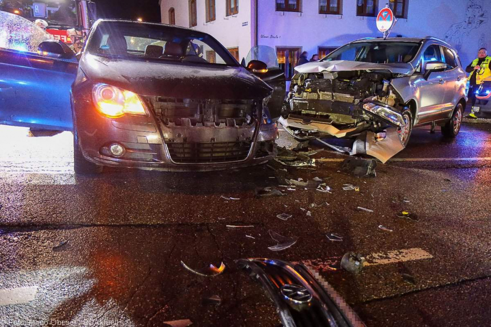 Am Samstagnachmittag, den 07. Dezember 2024, ereignete sich auf der Straße Stadtberg in Leipheim ein Verkehrsunfall, bei dem zwei Fahrzeuge kollidierten.