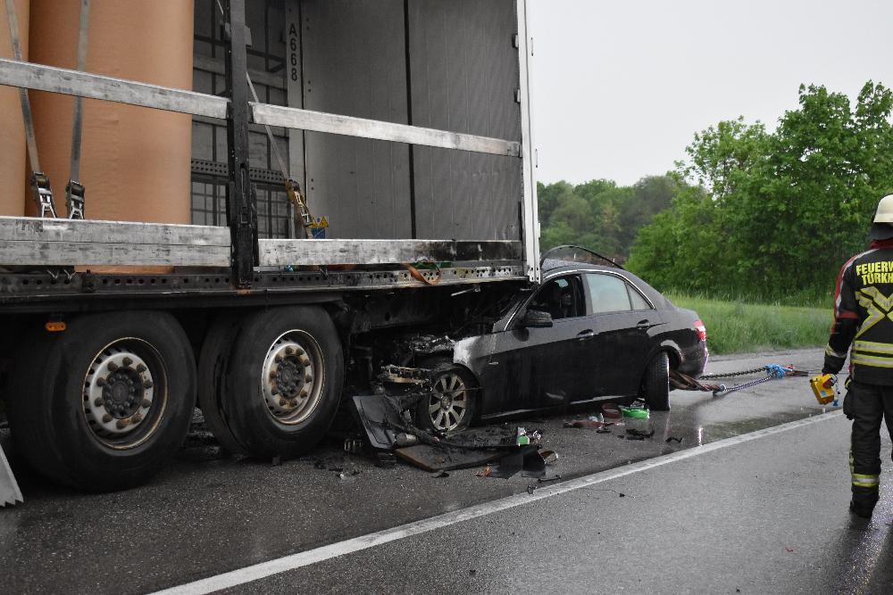 Unfall Türkheim Pkw Lkw 16052022