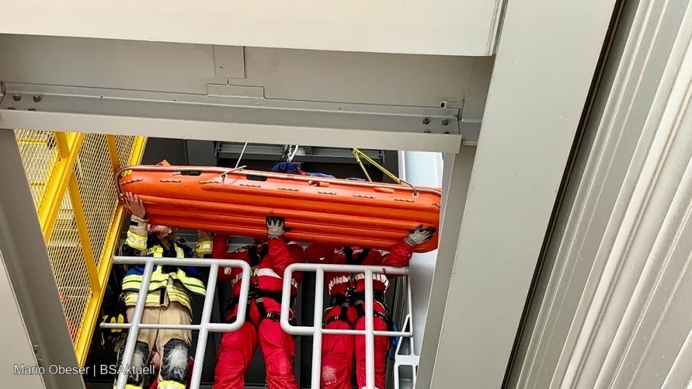 Übung Freiwillige Feuerwehr Ichenhausen und der Rettungsdienst 