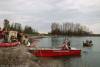 Lkw kippt in See Gundelfingen 04052021 6