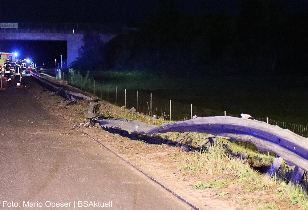 Pkw prallt auf der A8 bei Riedheim gegen die Leitplanke