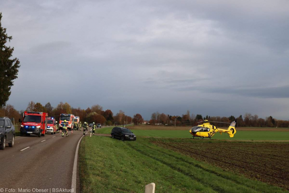 Am Montagvormittag, den 18.11.2024, ereignete sich auf der „Äußeren Offingen Straße“ zwischen Peterswörth und Offingen ein schwerer Verkehrsunfall bei einem Überholvorgang. 