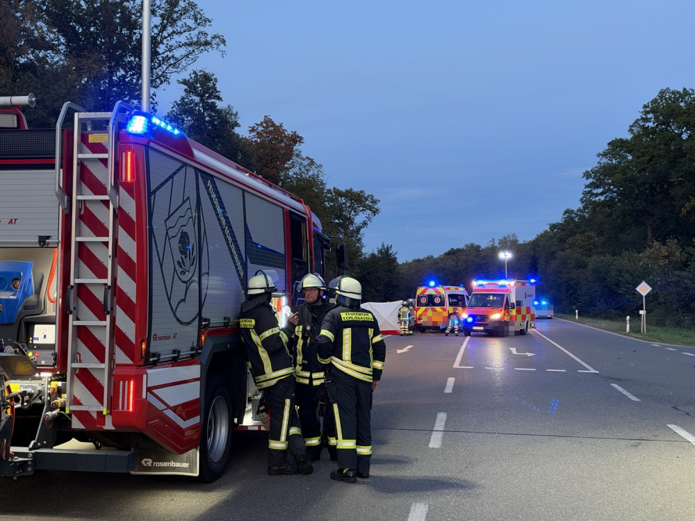 Beitragsbild zu Schwerer Unfall zwischen Traktor und Motorrad bei Leipheim: Biker lebensgefährlich verletzt