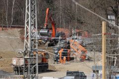 Günzburg - Lkw kippt Baustelle Bahnbrücke 21032022 3