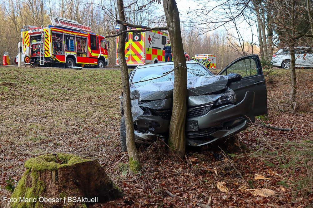 Am Samstagnachmittag, den 08. Februar 2025, ereignete sich auf der Kreisstraße GZ25 zwischen Dinkelscherben und Burtenbach ein Verkehrsunfall mit drei verletzten Personen.