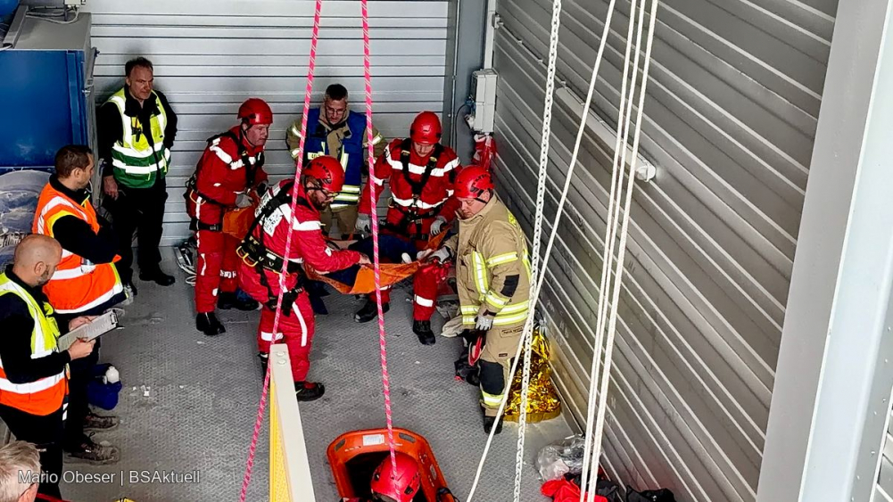 Übung Freiwillige Feuerwehr Ichenhausen und der Rettungsdienst 