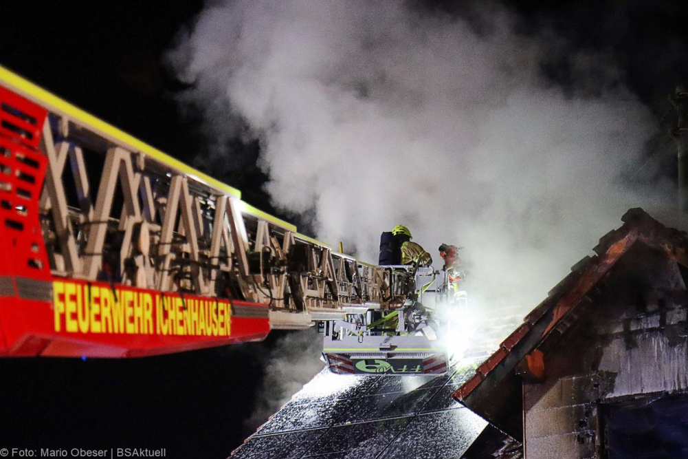 Am späten Dienstagnachmittag, dem 14. Januar 2025, kam es in der Ulmer Straße in Oxenbronn, einem Stadtteil von Ichenhausen, zu einem Brand in einem Einfamilienhaus.