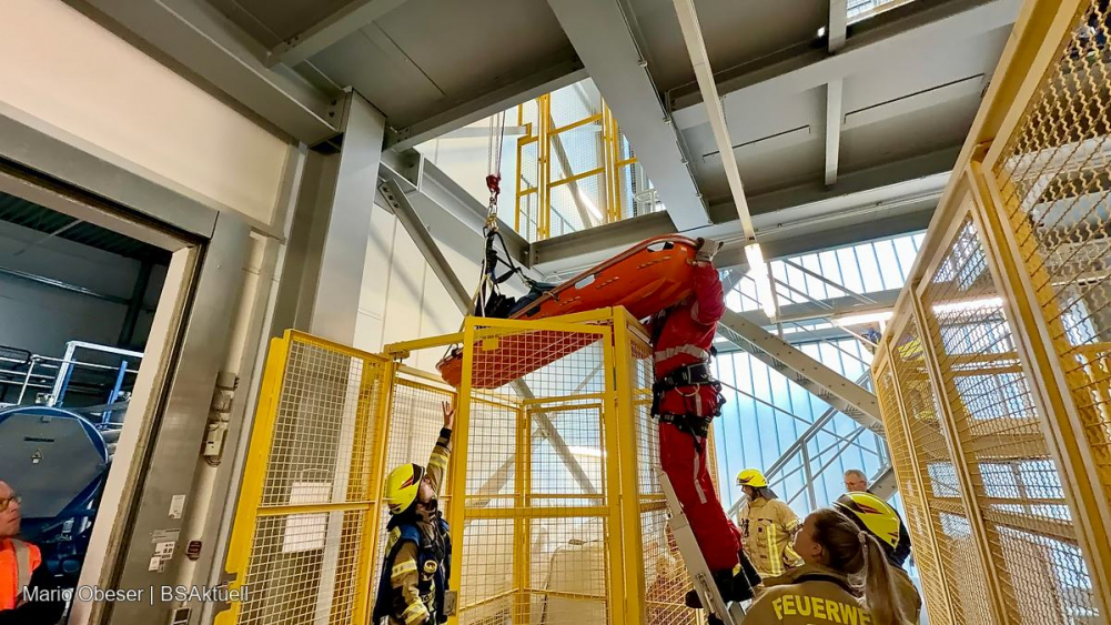 Übung Freiwillige Feuerwehr Ichenhausen und der Rettungsdienst 