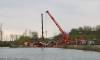 Lkw kippt in See Gundelfingen 04052021 26