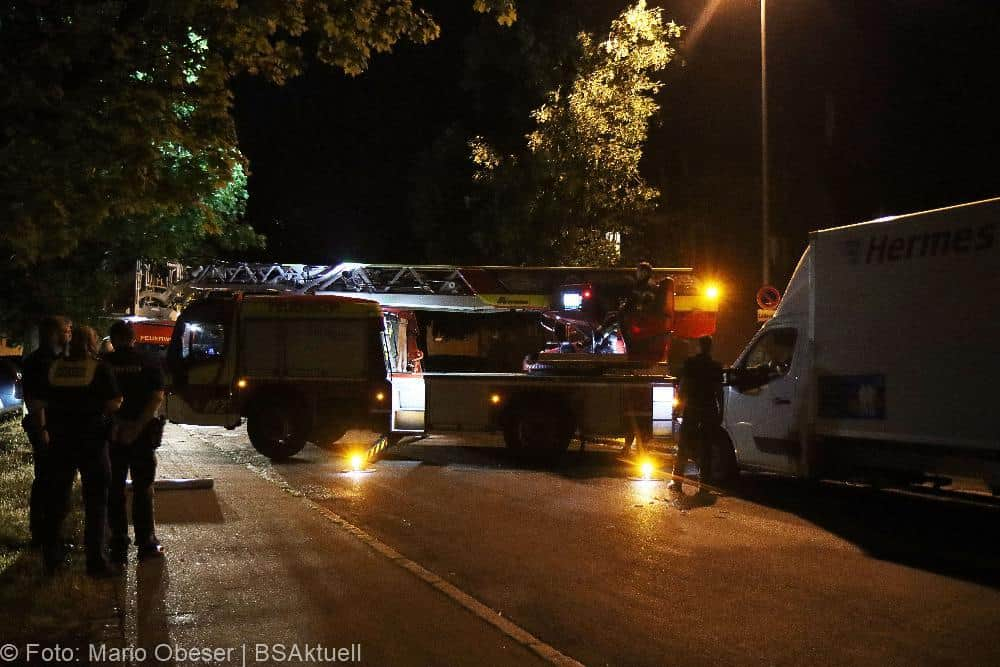 Neu-Ulm Baum Blitzschlag gegen Gebaaude 21072022