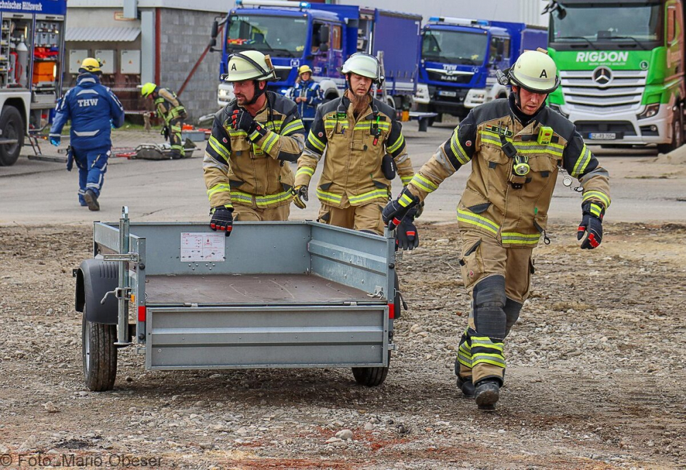 Große Katastrophenschutz-Übung bei Firma Rigdon in Günzburg
