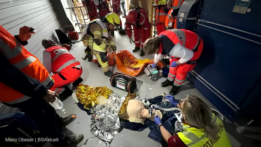 Übung Freiwillige Feuerwehr Ichenhausen und der Rettungsdienst 